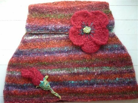 Chauffe-épaules en flower bed shaggy noro laines aquareve