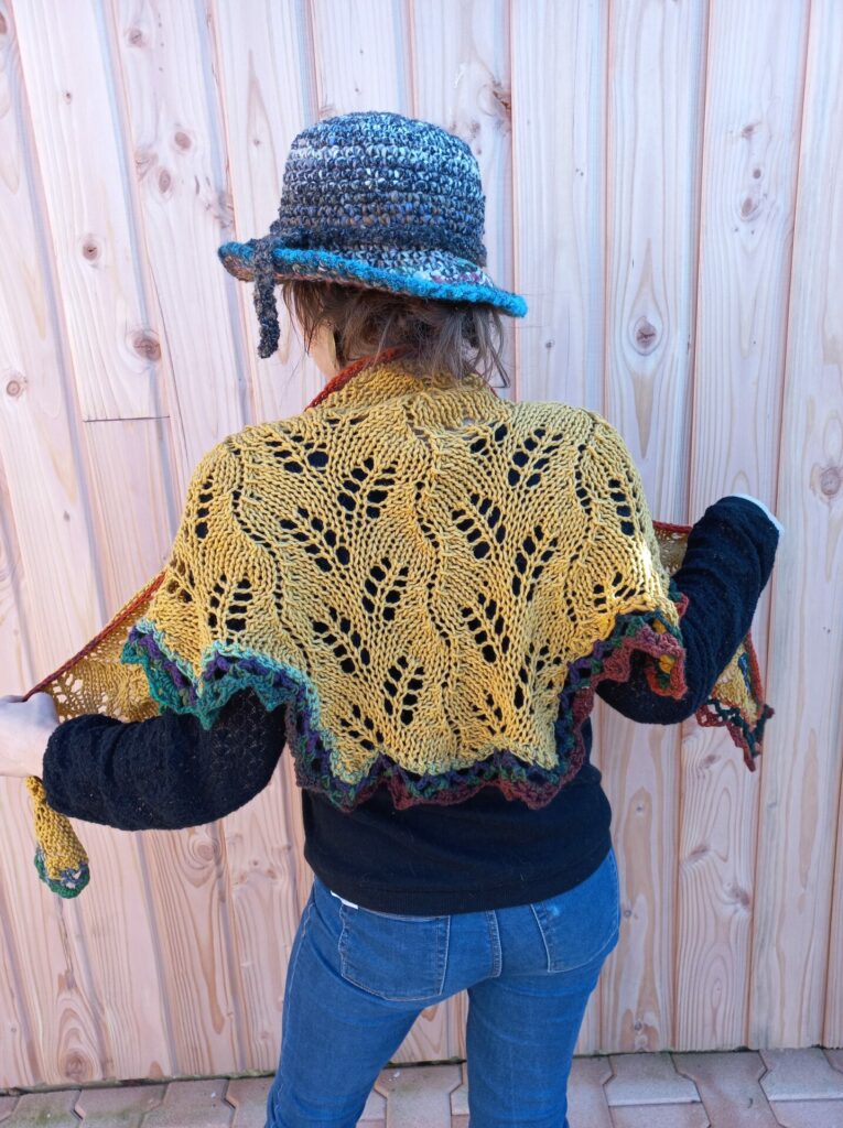 châle reborn wool et chapeau laines aquarêve