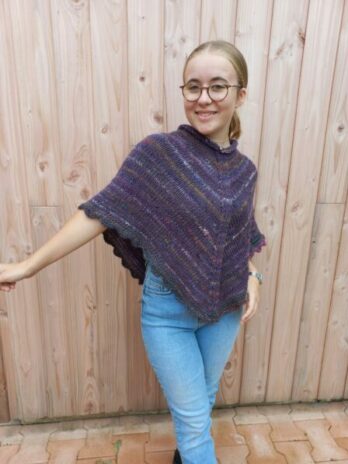 poncho en noro viola laines aquarêve