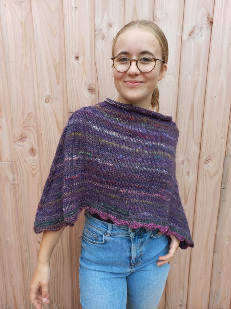 poncho en viola de noro laines aquarêve