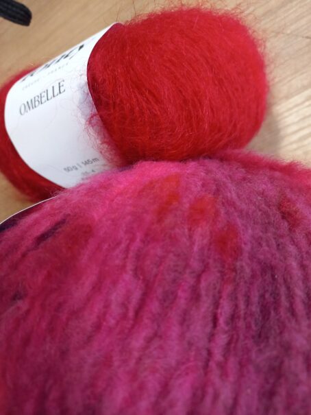 pull pouffe louisa harding fushia et ombelle rouge laines aquareve