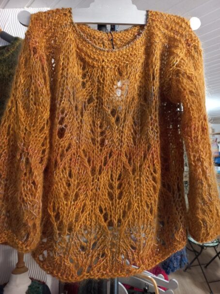 pull dentelle gothique laines aqaureve