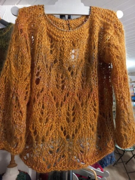 pull dentelle gothique laines aqaureve