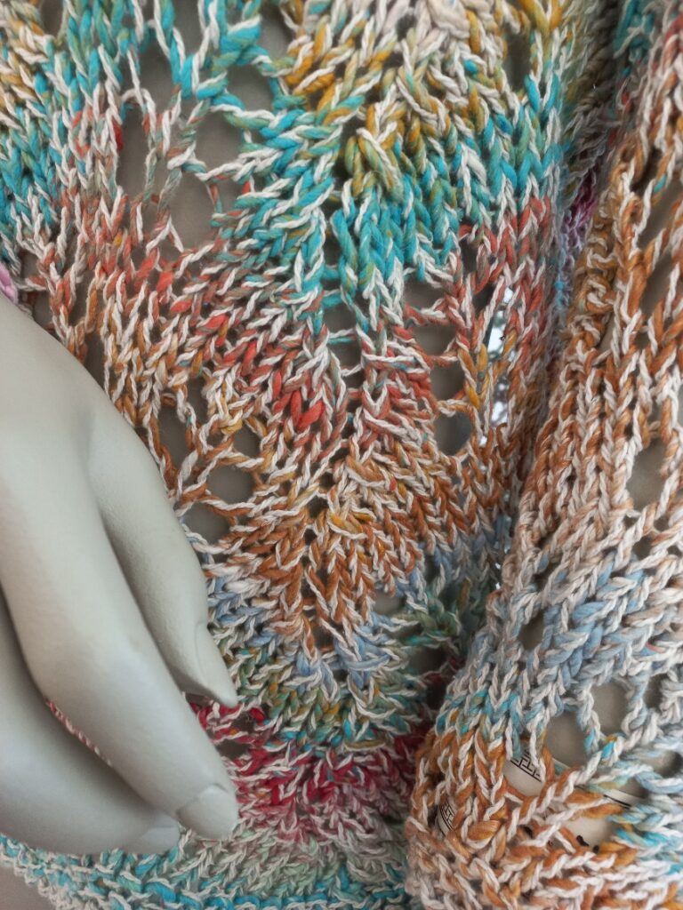pull dentelle pour femme modèle Lagon céleste détail laines aquareve